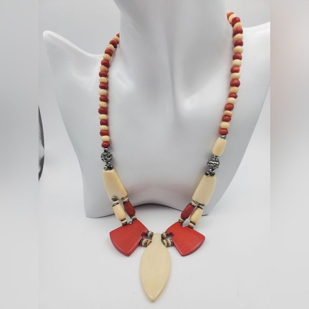 Vintage Native American Tribal Necklace Red White Coral Bovine Bone‎ N0214